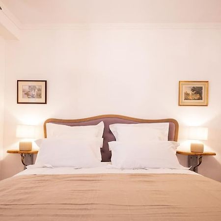 Le "Pied A Terre" - Appartement Plein Centre Avec Parking Prive Bourges Kültér fotó