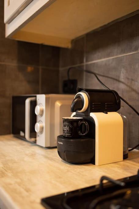 Le "Pied A Terre" - Appartement Plein Centre Avec Parking Prive Bourges Kültér fotó