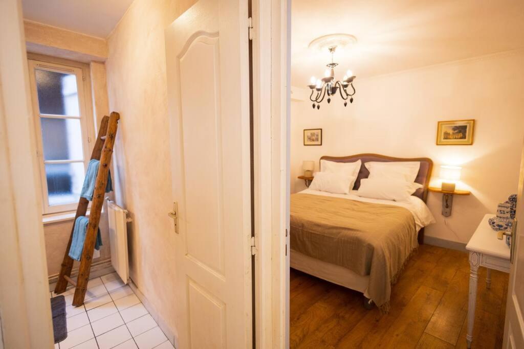 Le "Pied A Terre" - Appartement Plein Centre Avec Parking Prive Bourges Kültér fotó