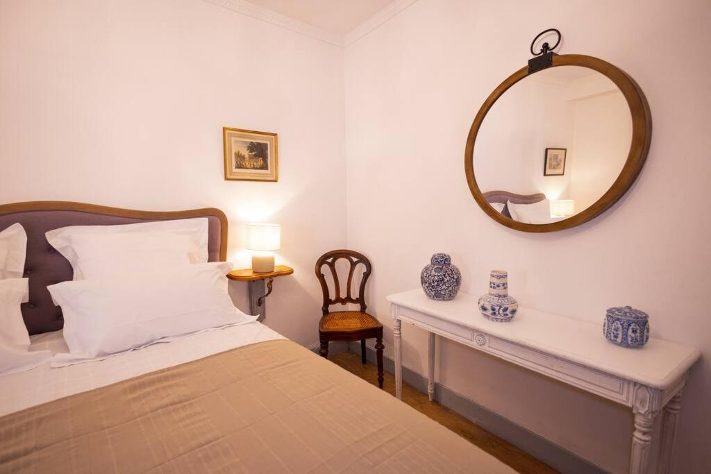 Le "Pied A Terre" - Appartement Plein Centre Avec Parking Prive Bourges Kültér fotó